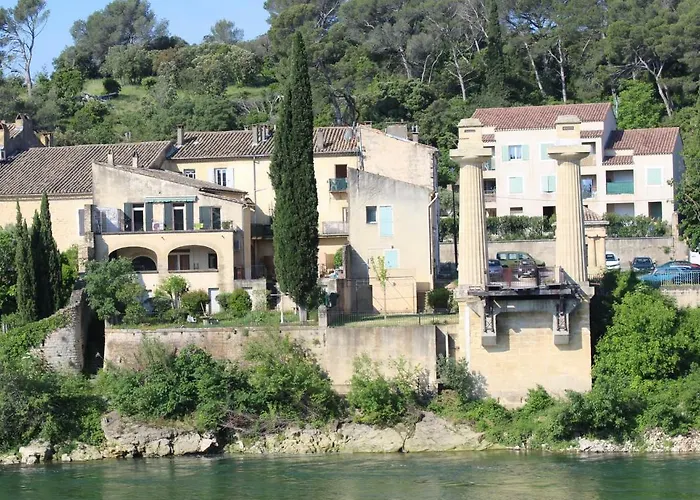 Au Pied Du Gardon. * Remoulins